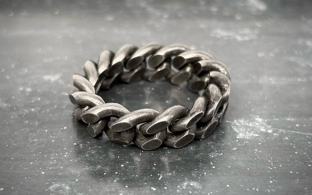 ⛓⛓CHAIN ring – tank track. NOW ONLINE !.#chain #ring #rings #tanktrack #silverrings #tanktrack #instajewelry #silverjewelry #blacksilver #nongenderjewelry #buylesschoosewell #jewelrylover #blacklover #darkluxury #darkfashionstyle #blackandwhitephotography #bnw #selfportrait #blacklovers #statementjewelry #jewelry #slowfashionstyle  #urbanstyle #minimal #unisex #bnwphotography #bkrebjewelryberlin