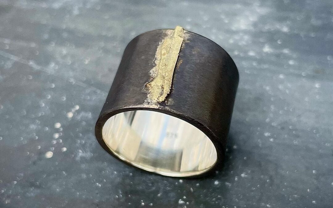 ️AVAILABLE NOW️ – RIV ring – oxidised silver, with 18 kt yellow gold scar. Check it out by visiting our online shop ! #handmadejewelry #unisexjewelry #instajewelry #avantgardejewelry #ring #silverring #18kt #gold #yellowgold #oxidisedjewellery #jewellerydesign #jewelleryaddicted #oxidisedsilverjewellery #scar #blacklovers #blackgold #artisanjewelry #darkluxury #darkfashionstyle #handcraftedjewelry #jewelry #jewellery #buylesschoosewell #madetoorder #raw #solid #minimal #urbanstyle #bkrebjewelryberlin