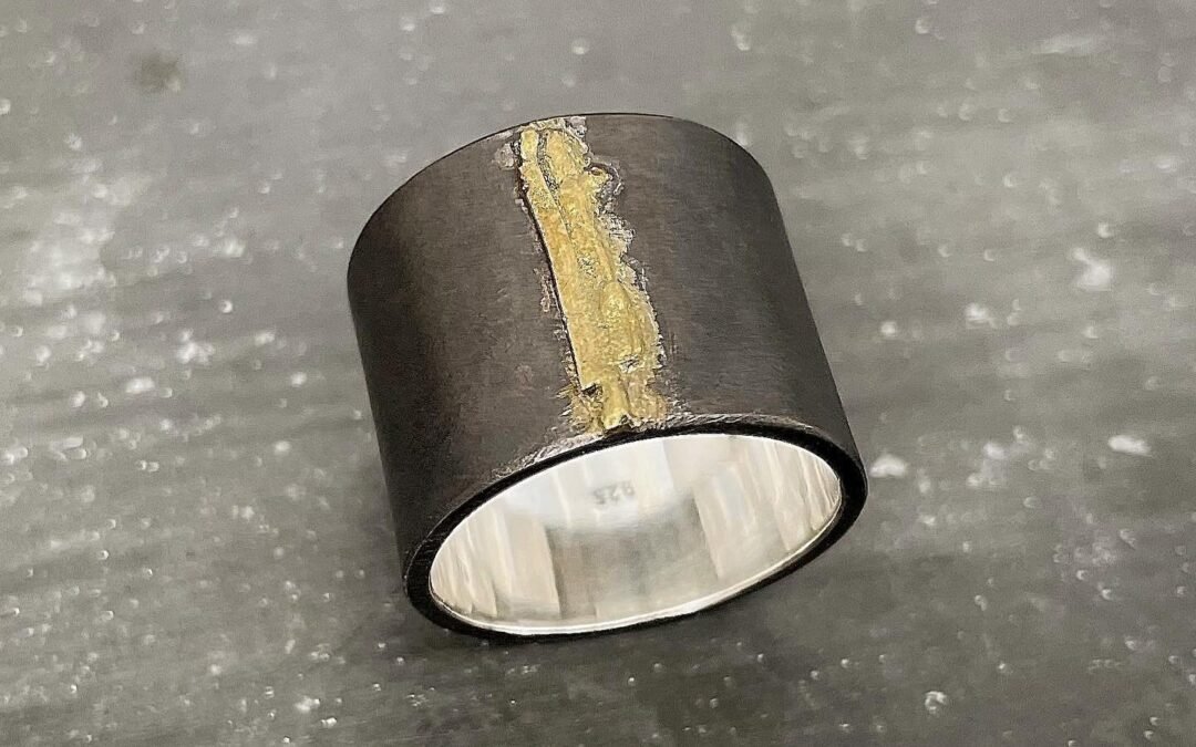 Here we go again 🖤 BACK ON TRACK ! Find out more about different variations of the RIV ring on the B KREB shop. . #backontrack #river #ring #jewelrylover #jewelryaddicted #jewellery #jewelry #instajewelry #shoponline #silverings #artisan #oxidised #dark #blacklovers #blackandgold #gold #handcraftedjewelry #raw #urbanstyle #silverjewelry #goldjewelry #silverjewelry #jewellerydesign #custommade #madeuponrequest #giftideas #handmadeinberlin #bkrebjewelryberlin